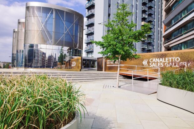 Tentokrát KOMA dodala stavbu v samotném centru Londýna - projekt kanceláře a prodejního showroomu prestižních bytů britské developerské společnosti. Canaletto_losberger_londyn_2