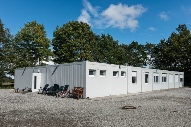 Přízemní budova sestavená z 23 modulů výrobkové řady Container Line je první částí ubytovny, druhá část ubytovny bude dodána do konce roku 2015. Dpa-anrochte-2