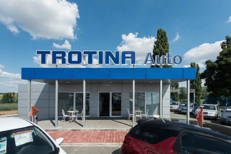 Autobazar trotina smirice 11