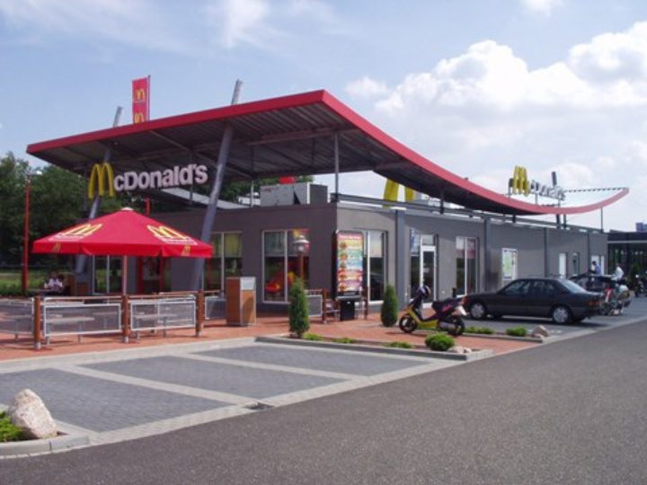 Mcdonald-s-restaurant-in-hellendoorn-in-holand-1