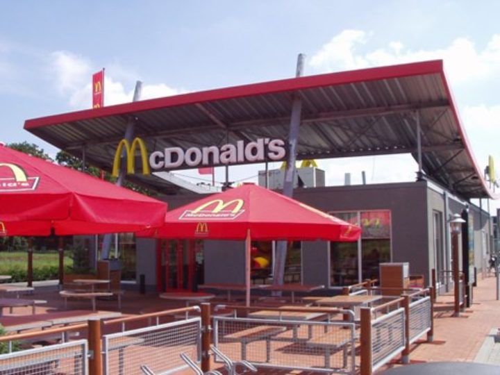 Mcdonald-s-restaurant-in-hellendoorn-in-holand-7