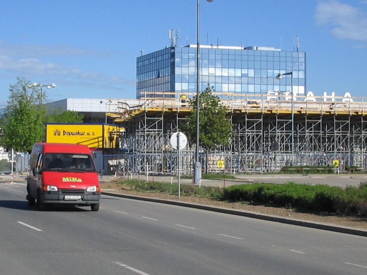 Construction-site-installation-rebuilding-of-airport-in-prague-metrosta-and-hochtiev-12