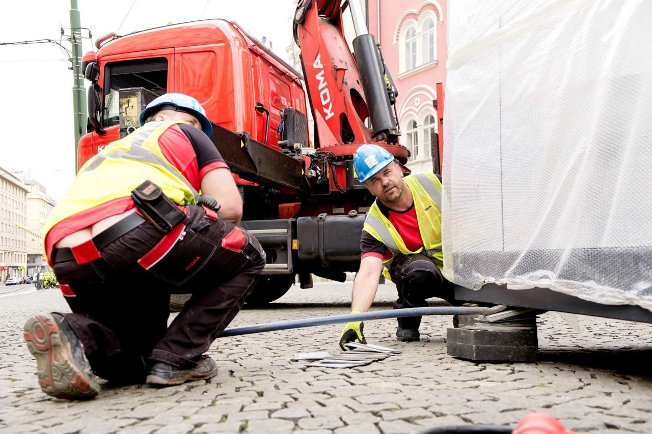 Kavarna potme svetluska nadace ceskeho rozhlasu 4